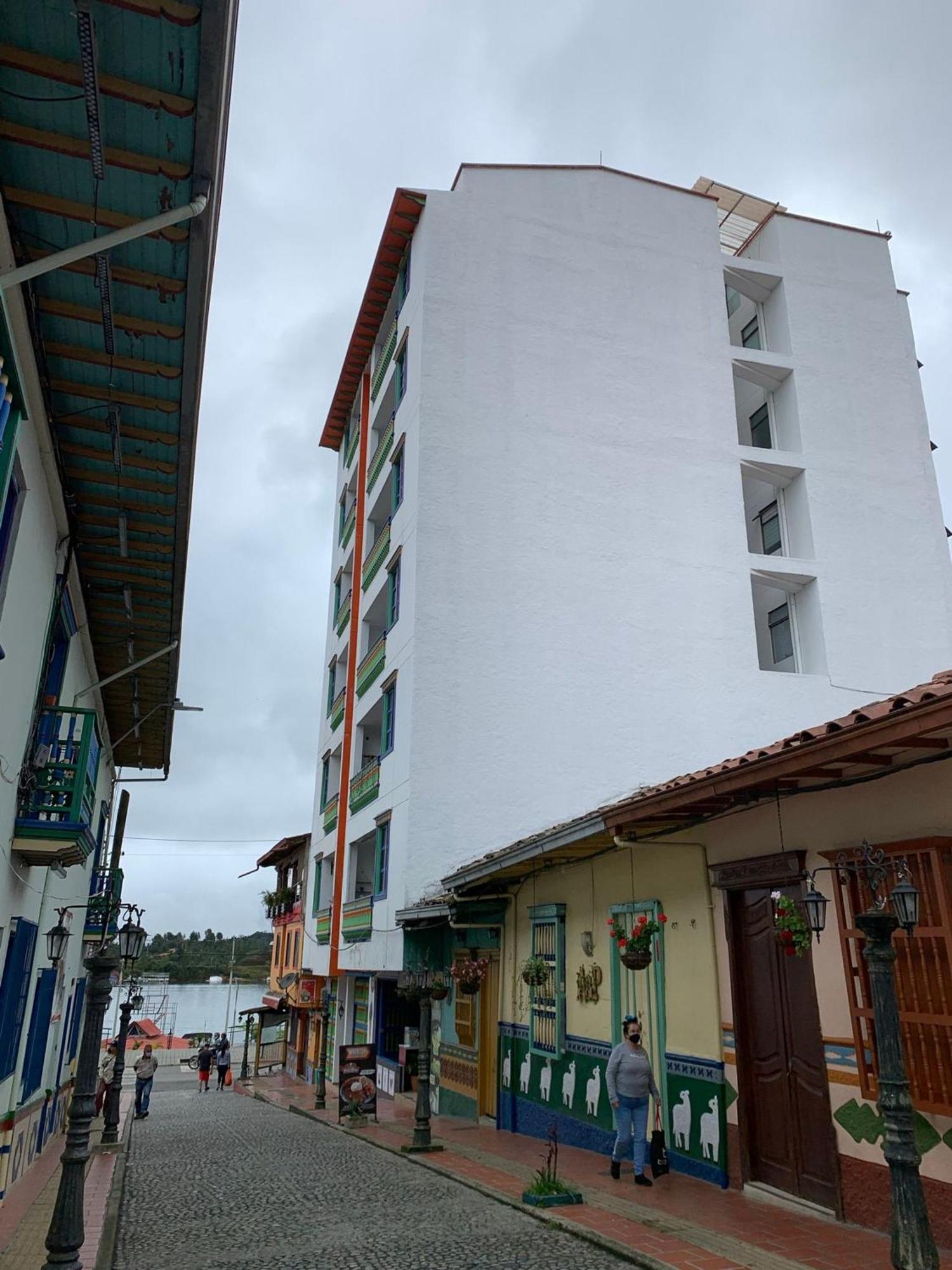 Apartamentos San Jose Vistal Al Lago, Cerca Del Parque. Guatape. 외부 사진