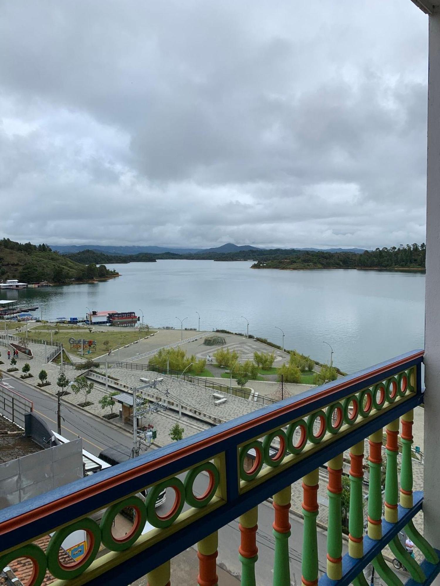 Apartamentos San Jose Vistal Al Lago, Cerca Del Parque. Guatape. 외부 사진