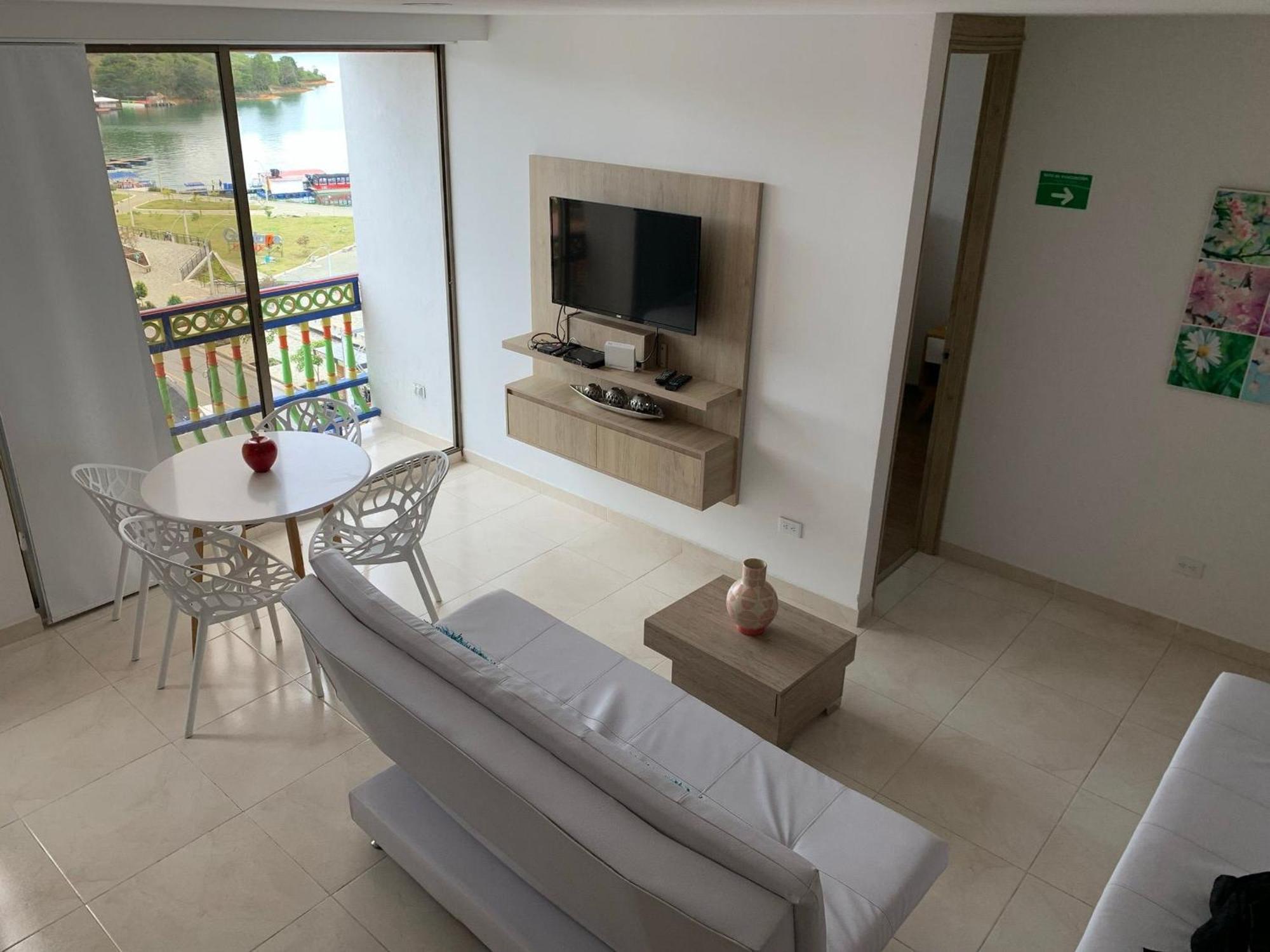 Apartamentos San Jose Vistal Al Lago, Cerca Del Parque. Guatape. 외부 사진